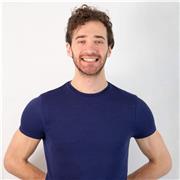 Sono un attore professione diplomato presso ente riconosciuto e un insegnante in formazione da anni. Tengo da sei anni miei corsi personali e workshop di teatro per amatori e professionisti